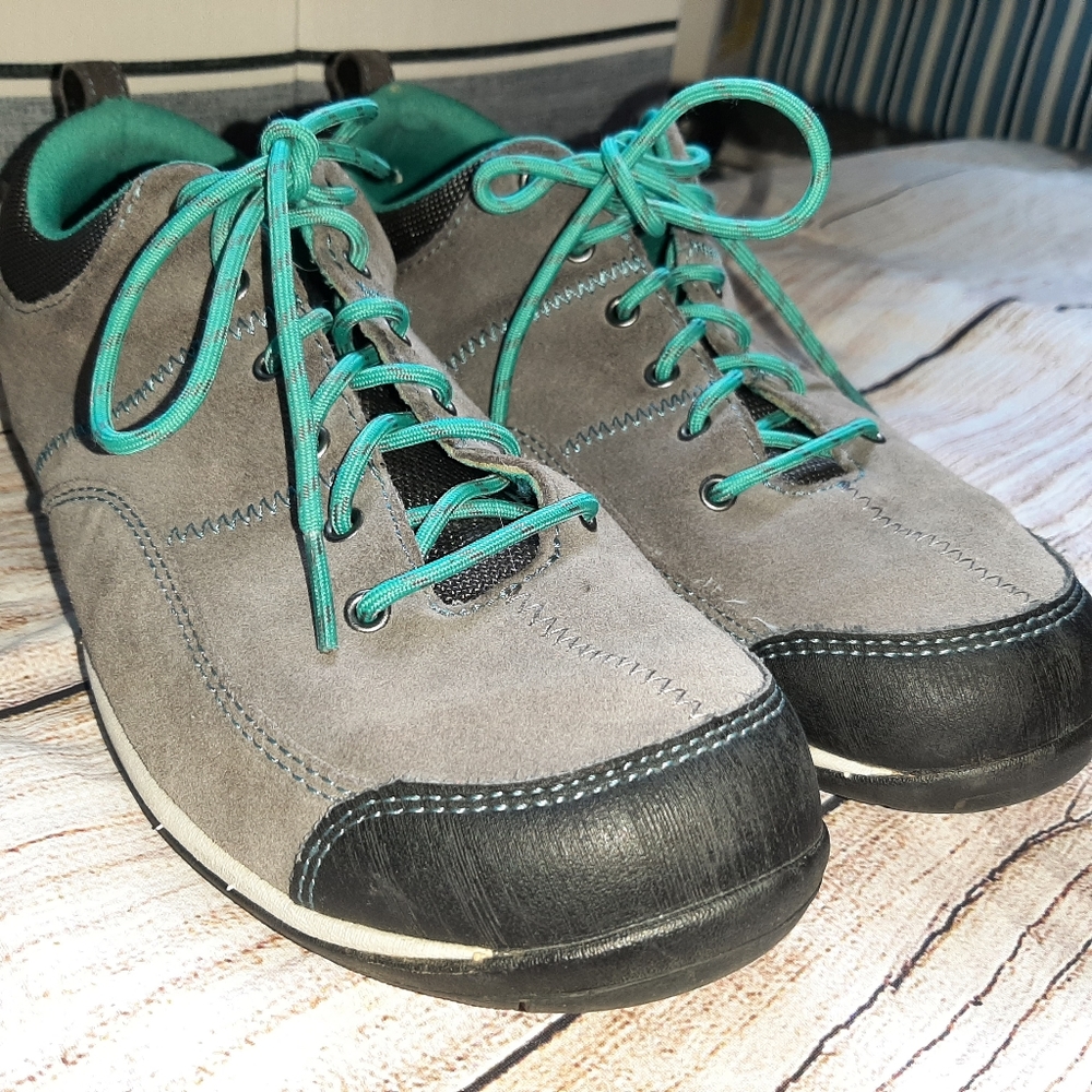 L.L. Bean Women’s Walking Shoes Size 9M